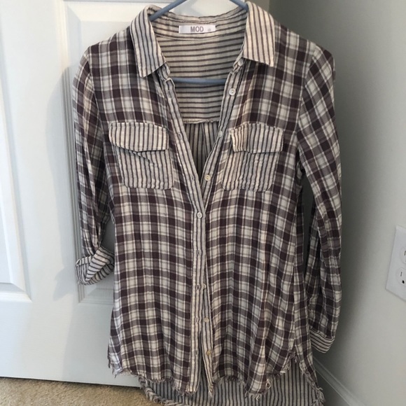 Button down - Picture 1 of 1